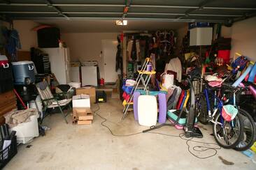 self storage unit clutter cleanout